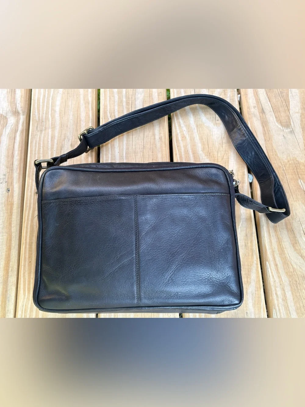 Frye compact black